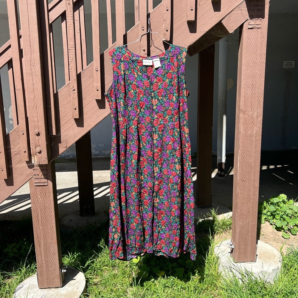 Sleeveless Floral Midi Dress in Purple & Pink - Picture 3 of 9